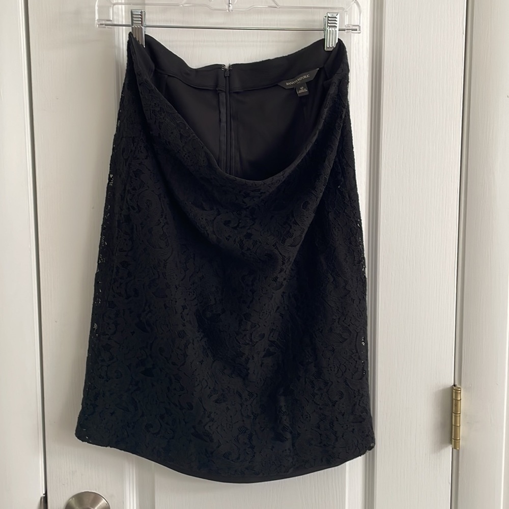 Banana Republic pencil lace skirt - Picture 4 of 8
